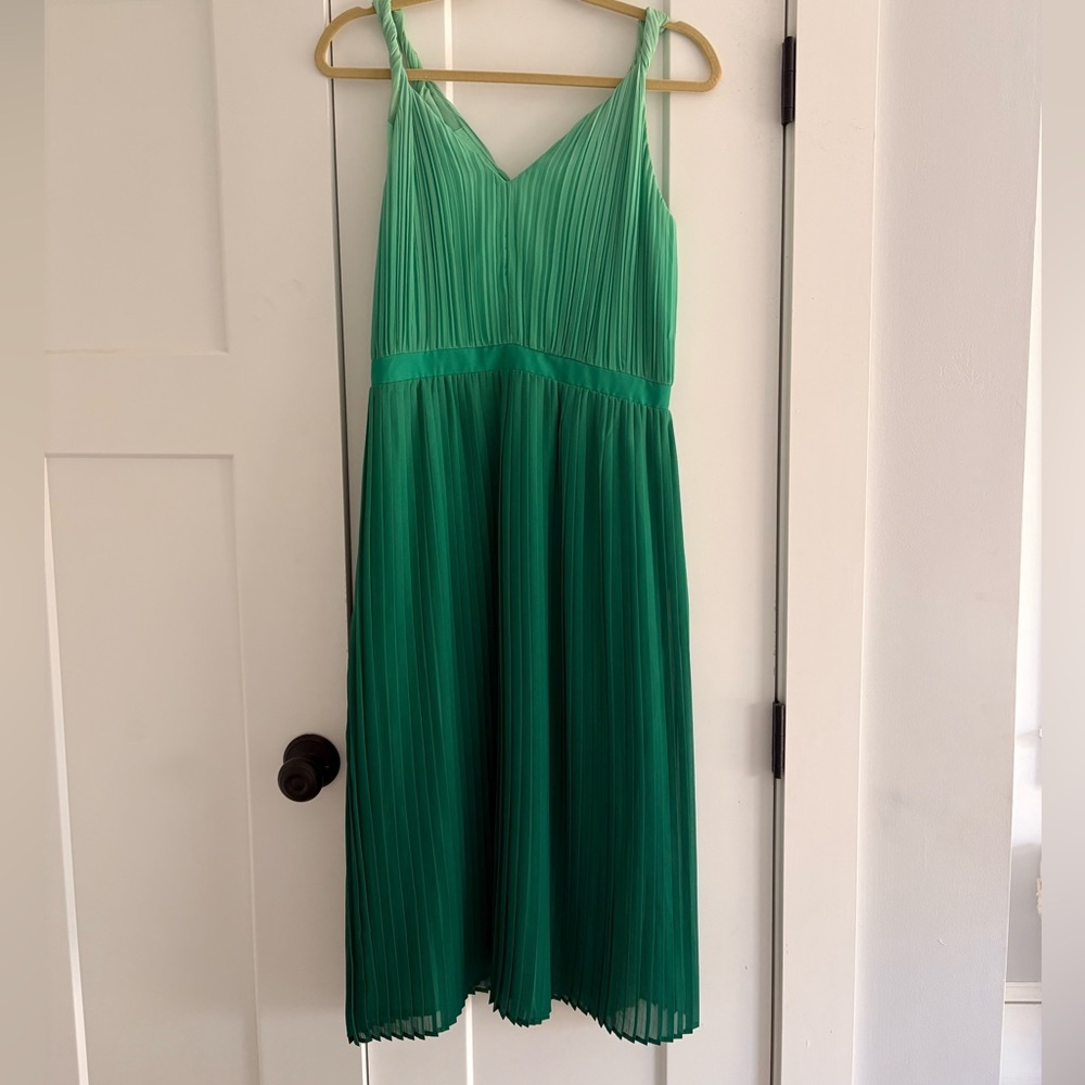 Banana Republic Grey Pleated Mid Length Dress Size 6